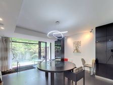 边套联排别墅,有天有地有花园,有露台,有车位,精装修,诚售