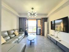 深圳地铁22号线出口旁,精装三房,朝南向,可以拎包直接入住。