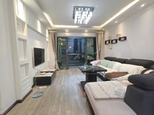 急售精装修 关门卖 中间楼层 临地铁口 产权清晰 户型方正