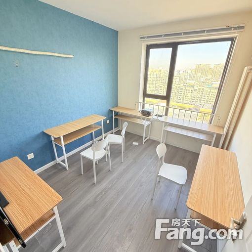 橱窗里盛放的琳琅满目、是阜盛而过的年华栩栩生辉