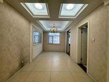 四中对过 136平 经典三室 两卫 带小房 采光好 出入方