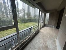 滨江壹号 一楼带院 院子60平 走一手 三室两卫