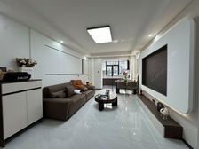 一楼带没圈的院 正规三室 价好可谈 隐私性好