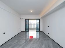 宇宏健康花城二期四段 4室2厅2卫 精装修 135万元