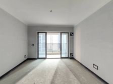 保利港口南向看花园,楼层好,户型方正实用,长阳台