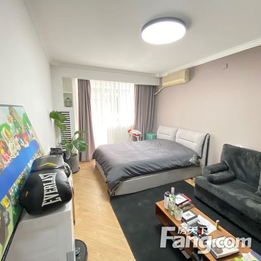 呼家楼地铁西侧南向精装两居 3300元