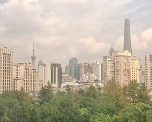 黄浦老西门地铁口,朝南看东方明珠,低价出售!