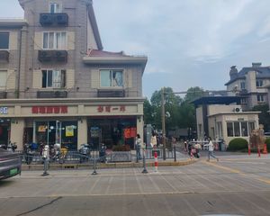 70年产权,新桥沿街独栋,村夫烤鱼承租,年租15万,