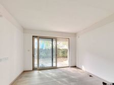  The first floor with garden and basement, the total price is low, and the core location on the south bank of Beilong Lake