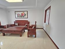 中央花园135平南向三居 简装中层仅75.8万