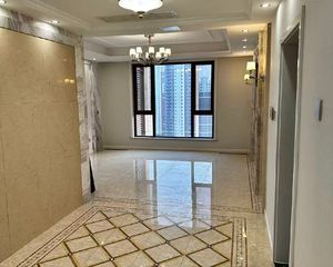 诚心出售全屋品牌高端定制,全明户型拎包入住,三室两厅两卫