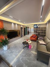 佳木公园198,婚房装修了50万。184平一梯一户只卖毛坯价