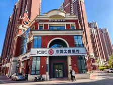 曲江!月租15万!层高18米!银行10年租约!送10个车位!