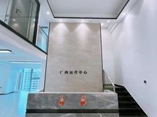 荣和,绿地中央广场180平,租6000元每月,4加1格局