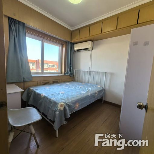 马连洼中发百旺商城附近兰园次卧室出租(签半年)