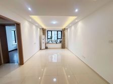 小区中心位置 带固定车位 电梯6楼 看房有密码 价格好商量