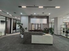 地铁口!三面采光,送露台(甲方直租,可加班,好招聘)