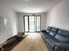 新大洲华庭苑,一楼南北通两房带小院,看房方便有钥匙,诚心出售