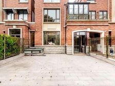 地铁口联排别墅,世纪使用面积500平,三个车位,。