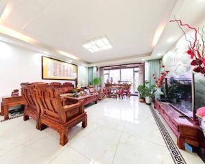 兰庭新天地 4室2厅2卫 精装修 355万元 210平米