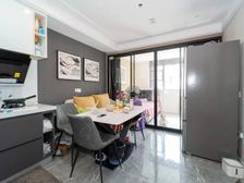 业主因工作调动,华江小区,精装修20万全送,拎包入住,有车位