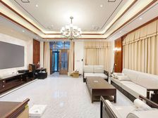 双气联排别墅边户 带3面花园 豪华装修带电梯和车位正商智慧城