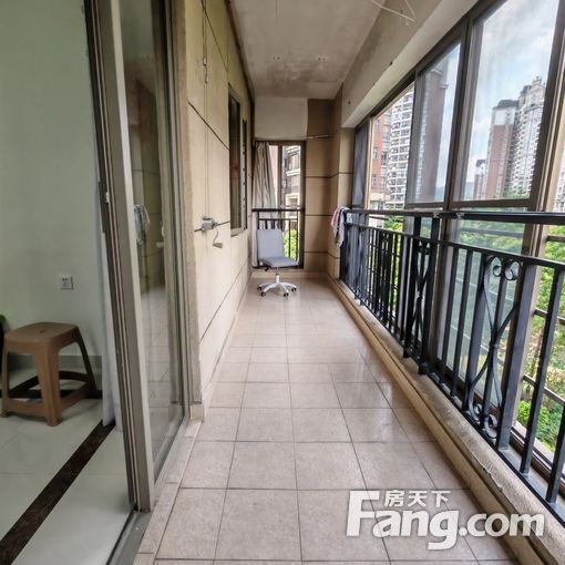 保利城 2室1卫2厅 79平简装修 1900元/月