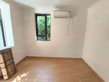 一楼,送天井跟花园,精华装修可以拎包入住看房随时