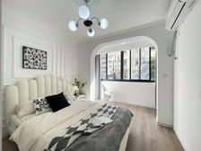 近地铁,全明户型,带10平花园,送全新精装修,送固定车位!