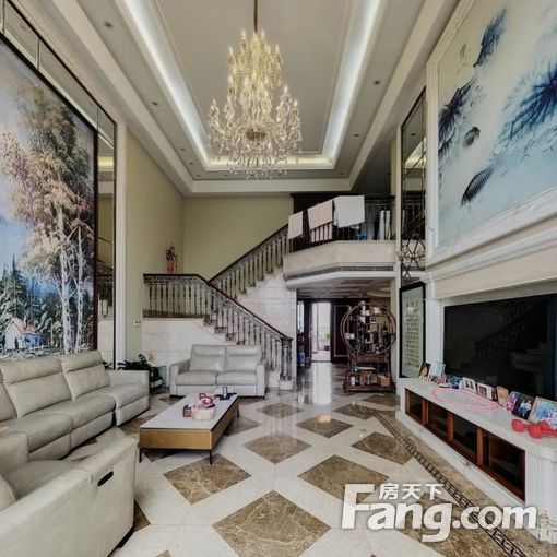 汇景新城中央庭园350平豪装5室 南向中层电梯房