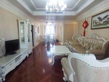 商品房 朝南 满五 停车方便 近医院 双卫生间