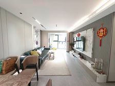 业主刚刚 ,龙湖天街旁,电梯高区四房全新装修,随时看房