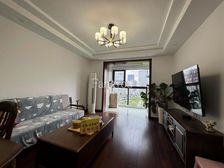 这套装修还不错 楼层也可以 有车位