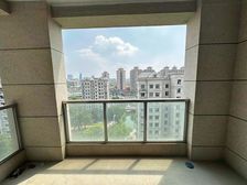 超大4房两卫。现已装修完毕。汤臣臻园。有多套四房。