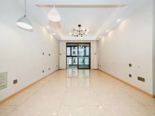 小三居 南北通透 产权车位 中间楼层 中央空调地暖