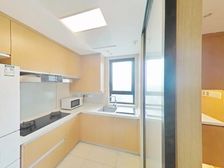 近地铁 刚需小三居 楼龄新 正规商品房 车位充足 双卫格局