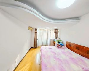 历山路电梯洋房南北通透 建大校内停车方便 公摊小