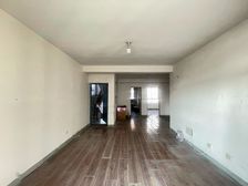 多层3楼(138 各付税费)带固定车位一个,有车棚,有钥匙