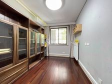 电梯大四房 弘文对面 配套成熟 诚意出售 有钥匙随时看