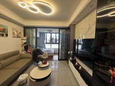 两年新装修,好楼层采光漂亮,家具家电可全送,看房方便,可刀