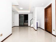 独壹套!洋房顶复上下三层!送一个洋房和大露台,附带两部车位,