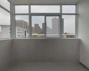 单价三千 人民路 碧桂园对面毛巾厂家属院 精装三室
