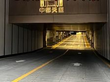 中都天玺二手房,洋房电梯厅单独入户 2.4米宽大阳台