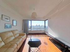 单身小姐姐专属,边套高区,采光 。厨房大客厅开阔。看房方便