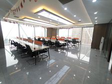 绿地端户 高端写字楼 租金35看湖带家具 地铁口 紫峰大厦