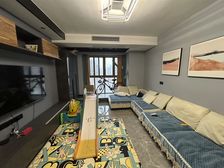 真实 中间楼层 满俩年 全屋家具家电齐全 朝中庭不临街