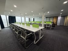 关山大道光谷新世界T1,460平精装修带家具,地段好,采光好