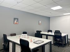 雷格斯路北时代中心 50人大型办公室 水电网物业家具全含