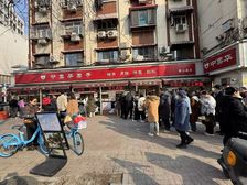 津满铺力推:地铁站对面 超大展示面 人流不断 无物业费