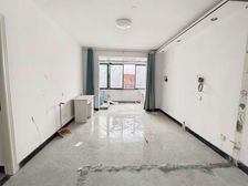 本地动迁 纯边套大两房 可改三房 客厅宽 直通车库